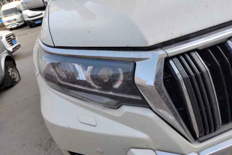 Used Toyota Prado 2014 4.0L Automatic TX-L Right Front Headlight