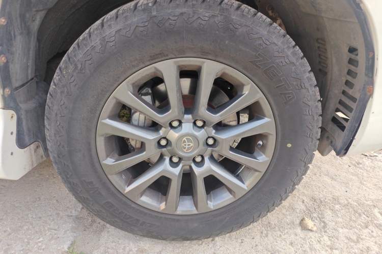 Used Toyota Prado 2014 4.0L Automatic VX NAVI Right Front Wheel Hub