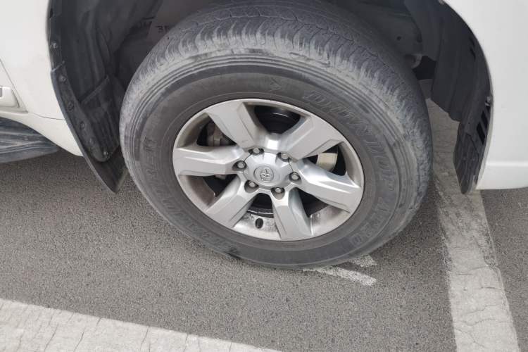 Used Toyota Prado 2014 2.7L Automatic Luxury Edition Right Front Wheel Hub