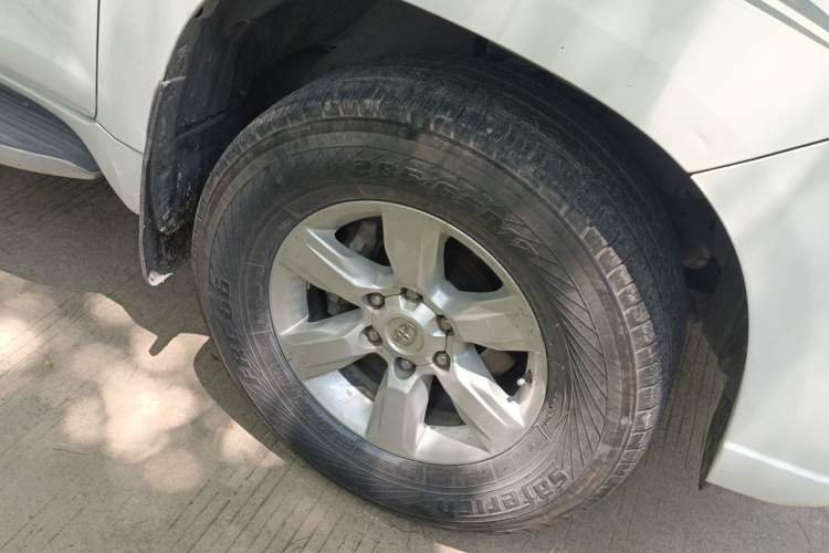 Used Toyota Prado 2014 4.0L Automatic TX-L Right Front Wheel Hub