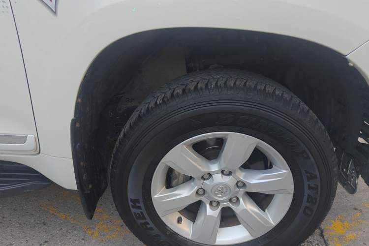 Used Toyota Prado  Right Front Wheel Hub