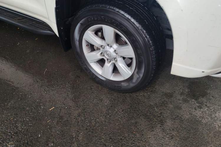 Used Toyota Prado  Right Front Wheel Hub