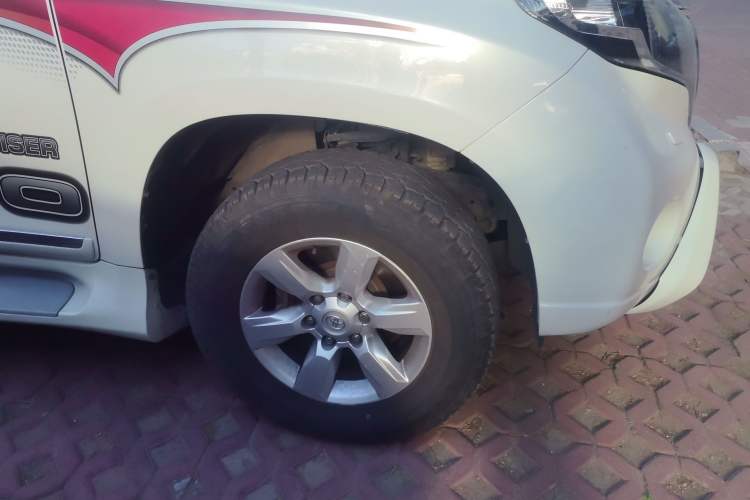 Used Toyota Prado  Right Front Wheel Hub