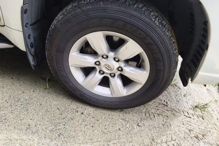 Used Toyota Prado 2014 4.0L Automatic TX-L NAVI Right Front Wheel Hub