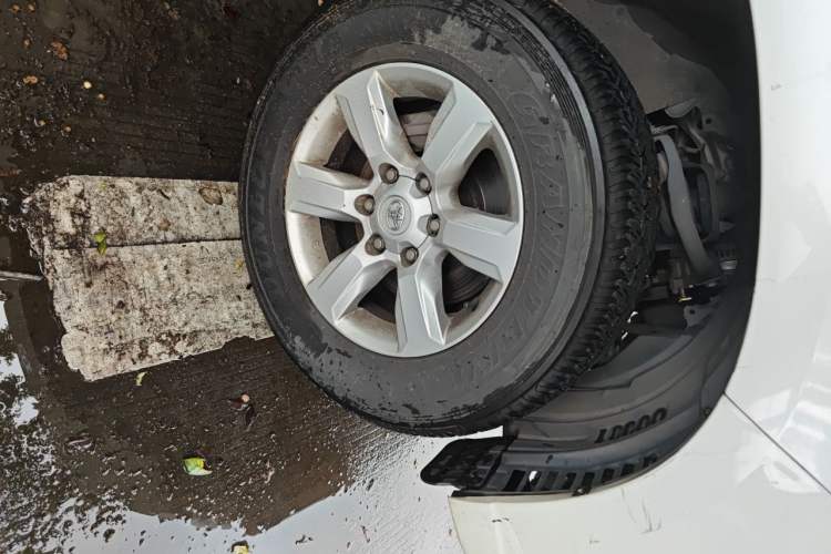 Used Toyota Prado 2014 2.7L Automatic Luxury Edition Right Front Wheel Hub