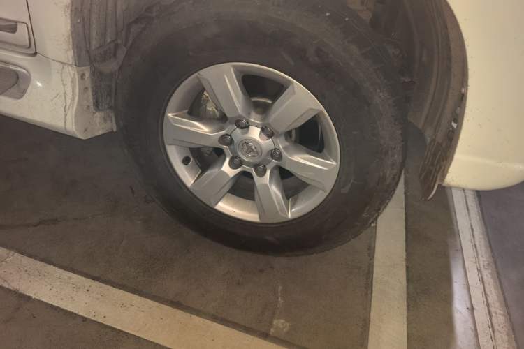 Used Toyota Prado 2014 2700 TX 7-Seater Middle East Version Right Front Wheel Hub