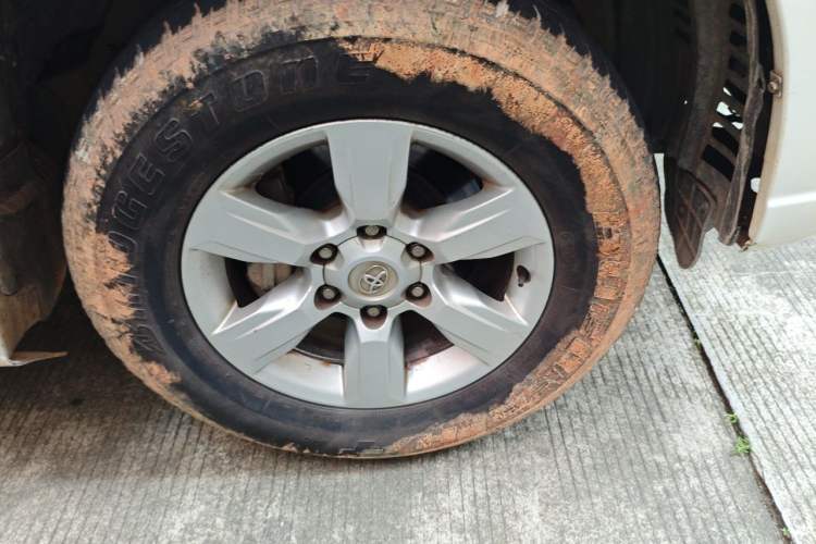 Used Toyota Prado 2014 2.7L Automatic Luxury Edition Right Front Wheel Hub