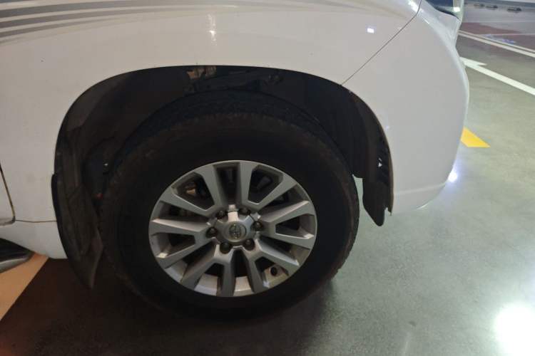 Used Toyota Prado 2014 4.0L Automatic VX NAVI Right Front Wheel Hub