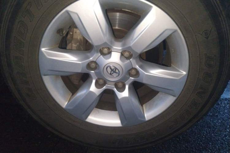 Used Toyota Prado 2014 2700 TX 7-Seater Middle East Version Right Front Wheel Hub