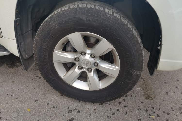 Used Toyota Prado 2014 2.7L Automatic Standard Edition Right Front Wheel Hub