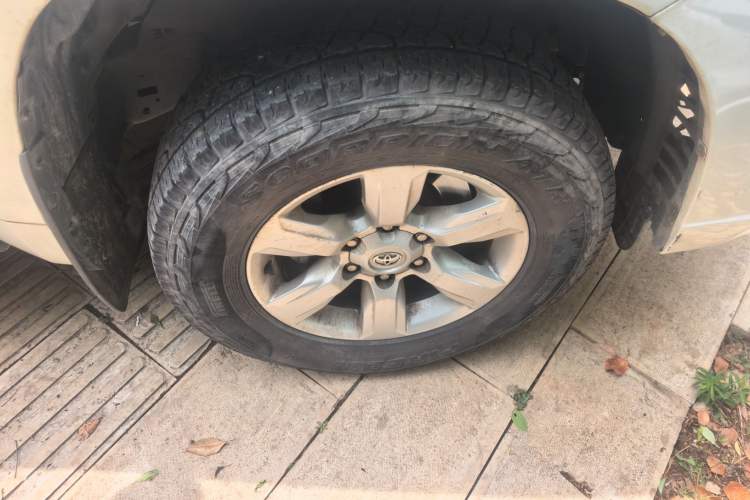 Used Toyota Prado  Right Front Wheel Hub