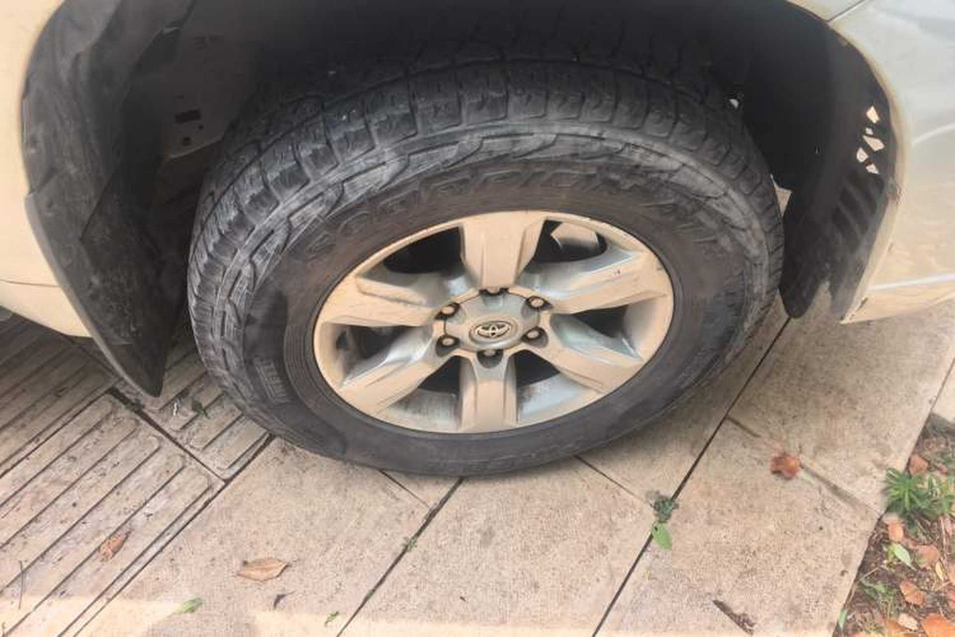 Used Toyota Prado  Right Front Wheel Hub