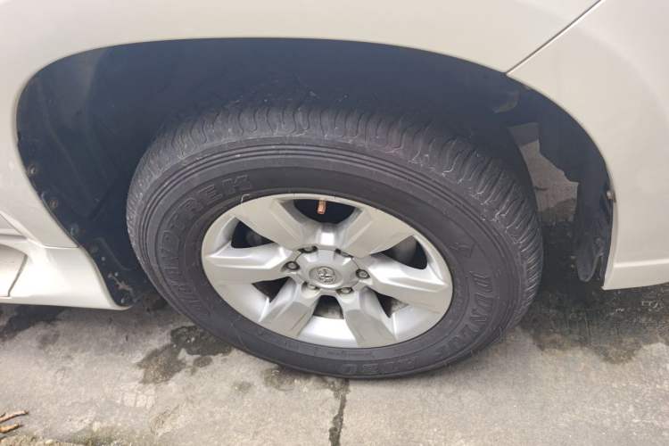 Used Toyota Prado 2014 2.7L Automatic Luxury Edition Right Front Wheel Hub