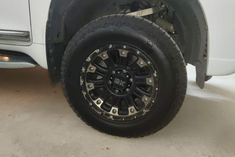 Used Toyota Prado 2014 4.0L Automatic TX-L Right Front Wheel Hub