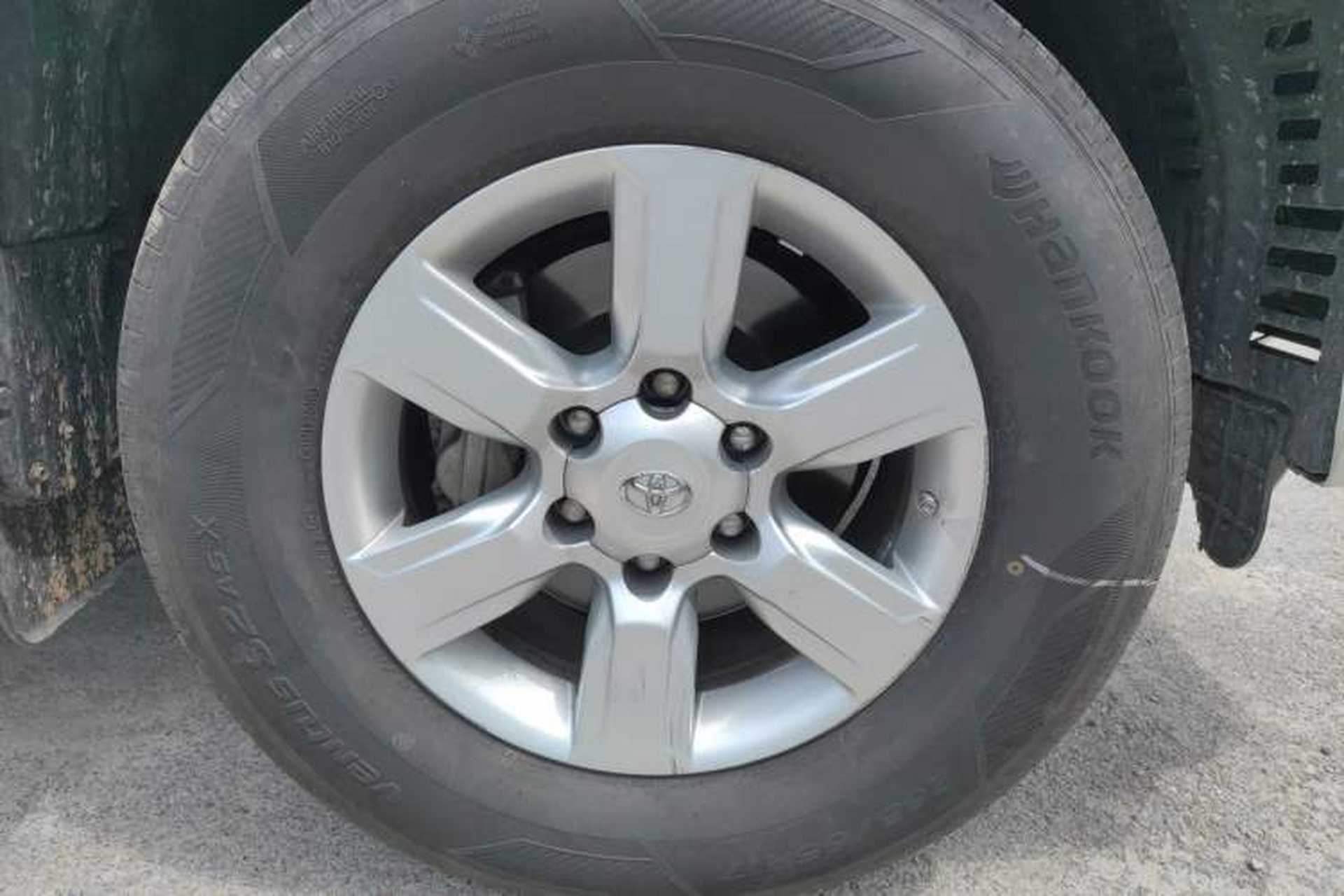 Used Toyota Prado 2014 2700 TX 7-Seater Middle East Version Right Front Wheel Hub