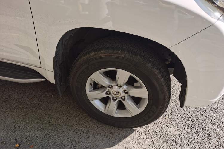 Used Toyota Prado 2014 4.0L Automatic TX-L NAVI Right Front Wheel Hub