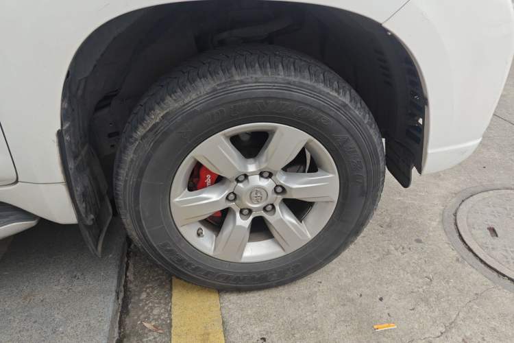Used Toyota Prado 2014 4.0L Automatic TX-L Right Front Wheel Hub