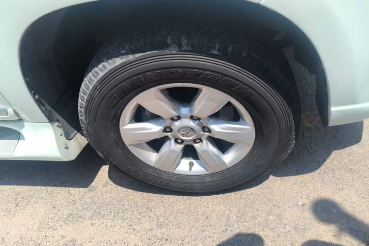 Used Toyota Prado 2014 2.7L Automatic Luxury Edition Right Front Wheel Hub