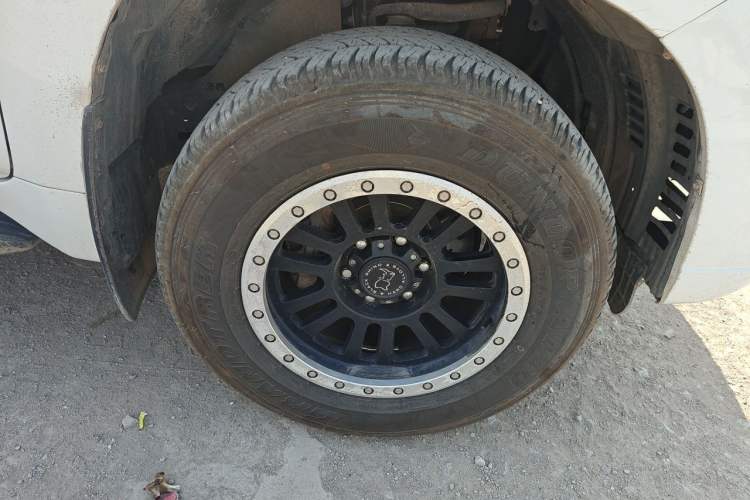 Used Toyota Prado 2014 2.7L Automatic Standard Edition Right Front Wheel Hub