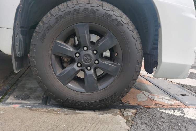 Used Toyota Prado 2014 4.0L Automatic TX-L Right Front Wheel Hub