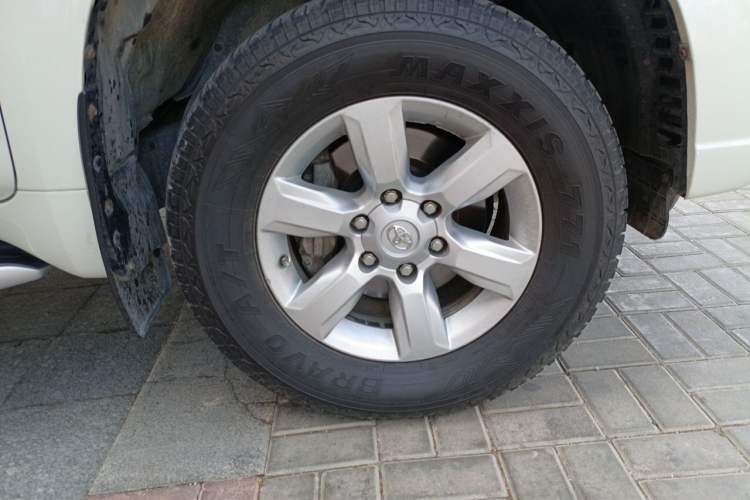 Used Toyota Prado 2014 2.7L Automatic Standard Edition Right Front Wheel Hub