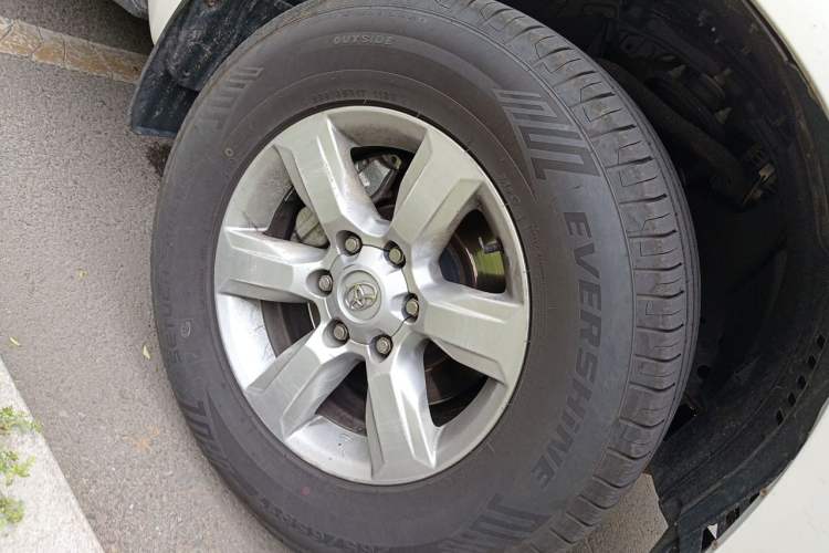 Used Toyota Prado 2014 2.7L Automatic Luxury Edition Right Front Wheel Hub