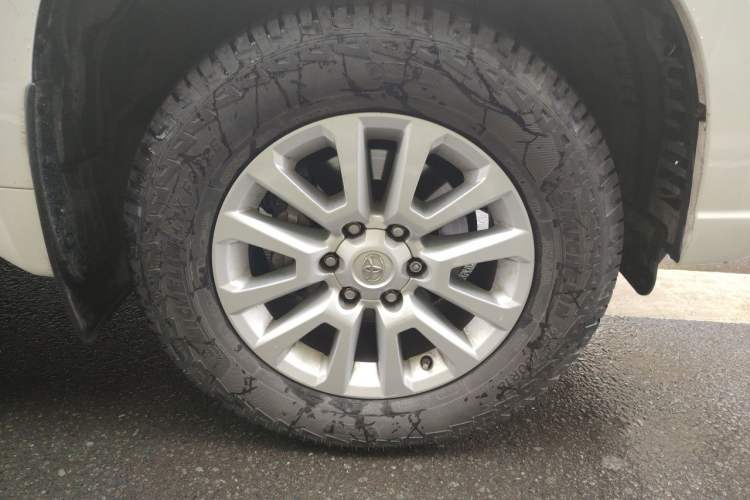Used Toyota Prado 2014 4.0L Automatic VX NAVI Right Front Wheel Hub