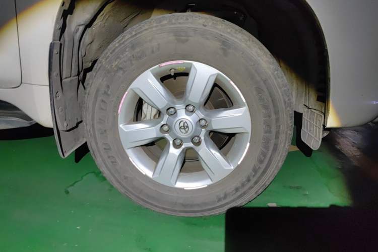 Used Toyota Prado 2014 2.7L Automatic Standard Edition Right Front Wheel Hub