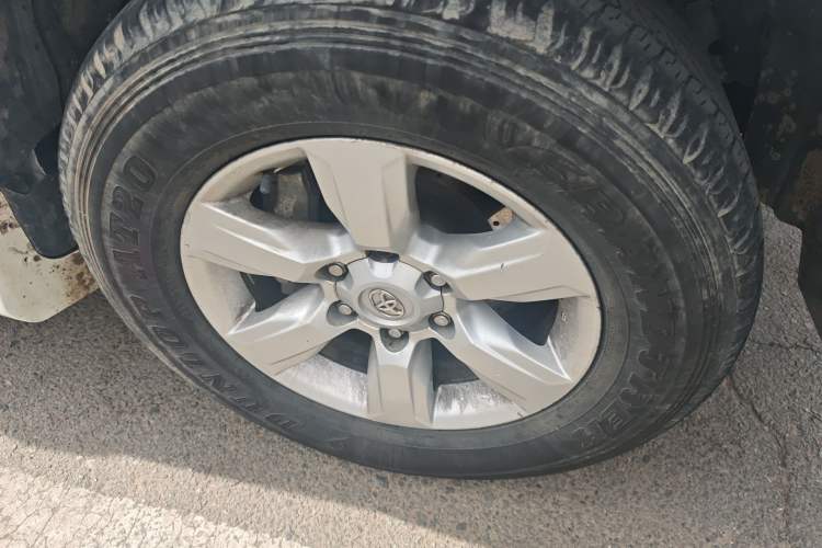Used Toyota Prado  Right Front Wheel Hub