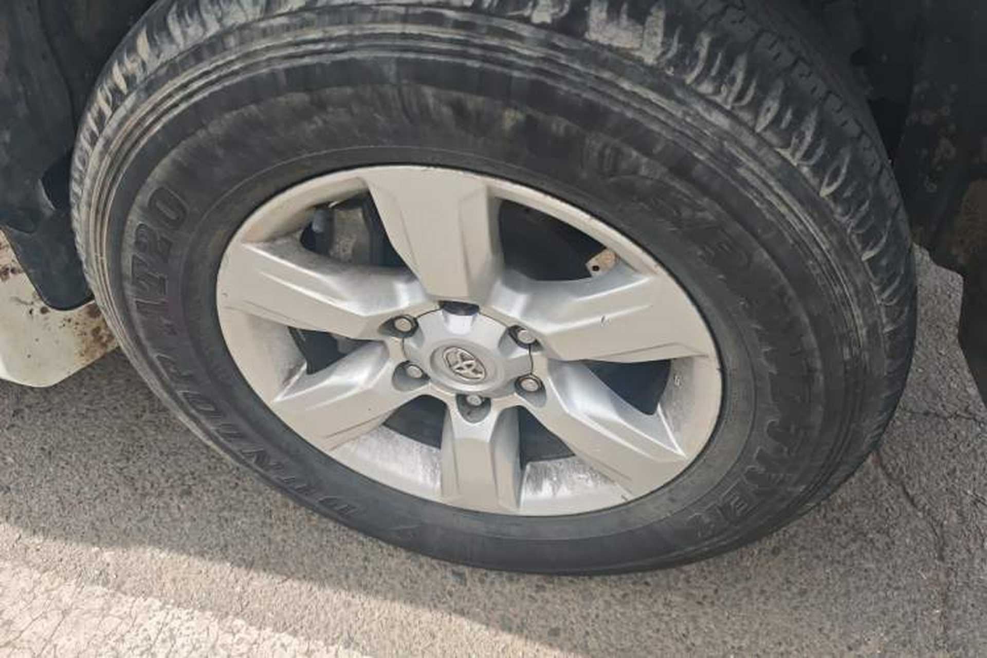 Used Toyota Prado  Right Front Wheel Hub