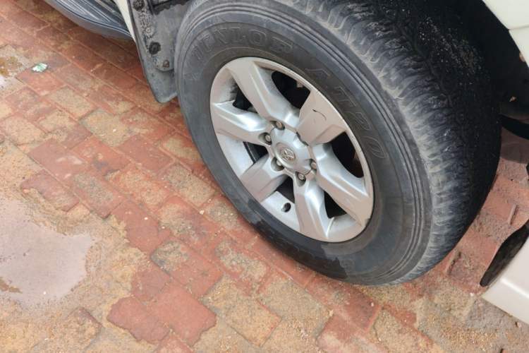 Used Toyota Prado 2014 2.7L Automatic Standard Edition Right Front Wheel Hub