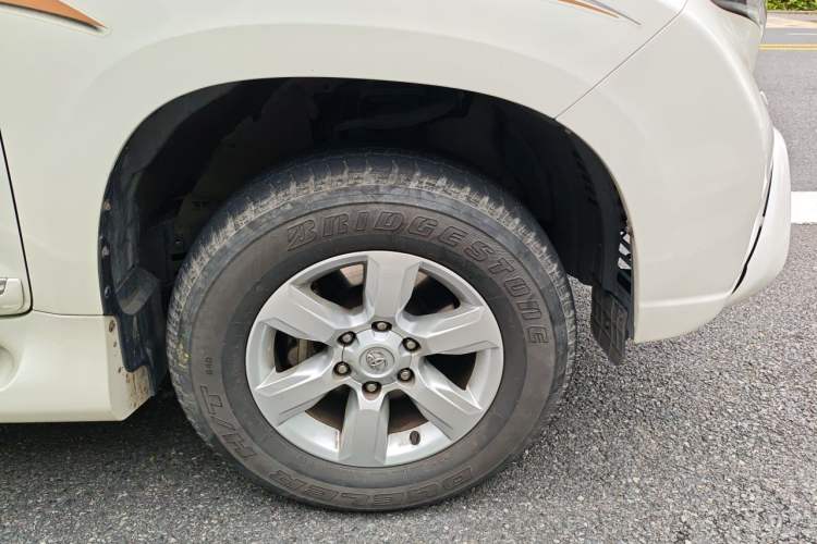Used Toyota Prado 2014 2.7L Middle East Version Parallel Import Right Front Wheel Hub