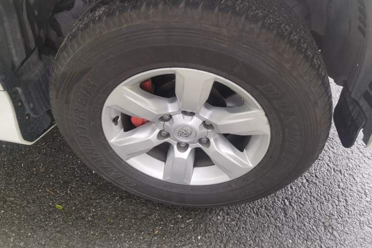 Used Toyota Prado 2014 2.7L Automatic Standard Edition Right Front Wheel Hub