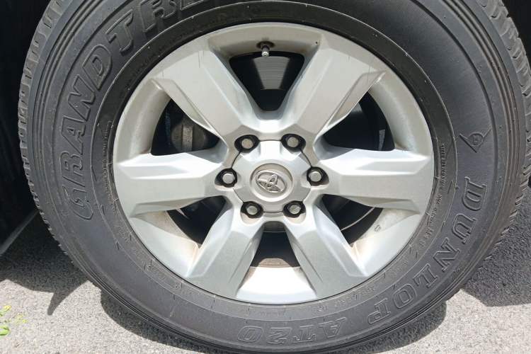 Used Toyota Prado 2014 4.0L Automatic TX-L Right Front Wheel Hub