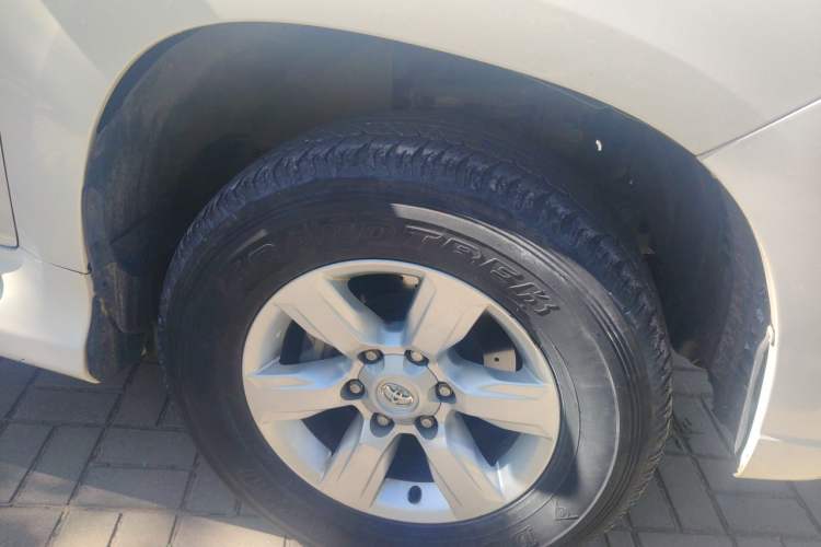 Used Toyota Prado  Right Front Wheel Hub