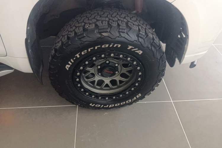 Used Toyota Prado 2014 4.0L Automatic TX-L NAVI Right Front Wheel Hub