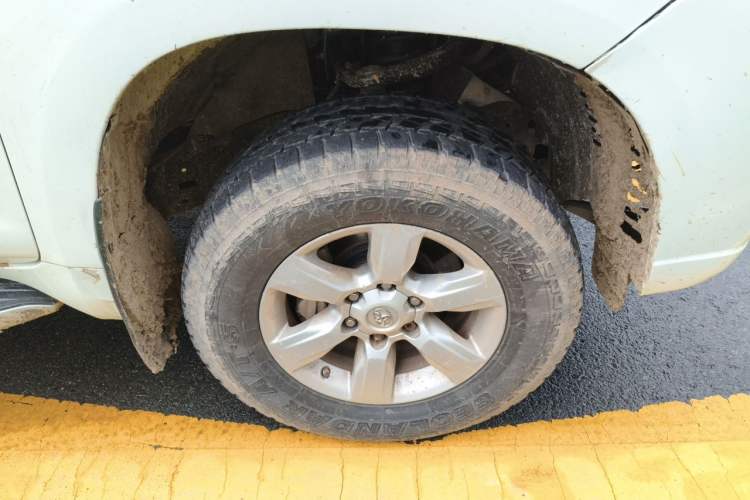 Used Toyota Prado 2014 4.0L Automatic TX-L Right Front Wheel Hub