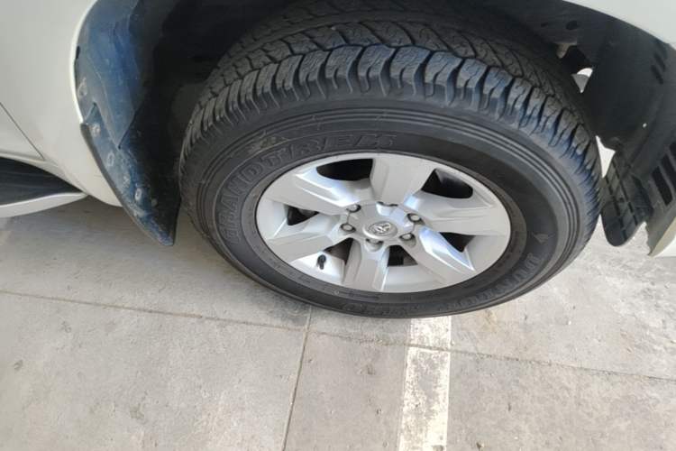 Used Toyota Prado 2014 2.7L Automatic Standard Edition Right Front Wheel Hub