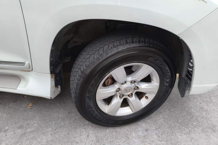 Used Toyota Prado 2014 2.7L Automatic 7-Seater U.S.-Spec Version Right Front Wheel Hub