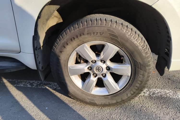 Used Toyota Prado 2014 2.7L Automatic Standard Edition Right Front Wheel Hub