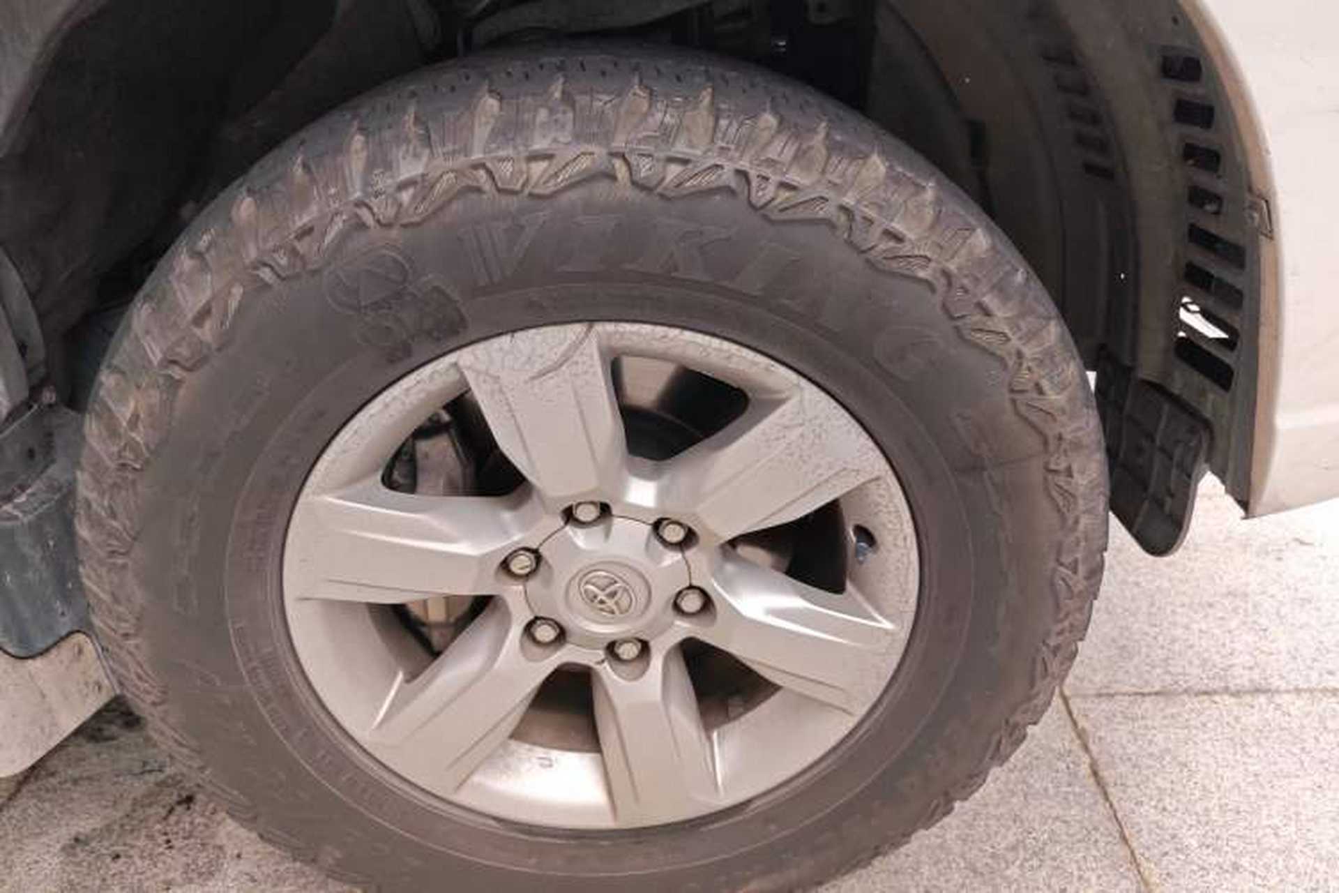Used Toyota Prado  Right Front Wheel Hub