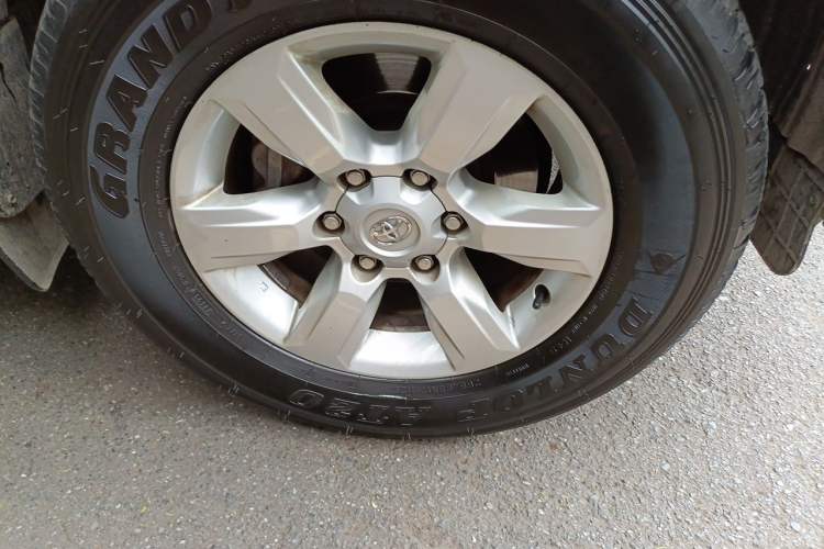 Used Toyota Prado 2014 2.7L Automatic Luxury Edition Right Front Wheel Hub