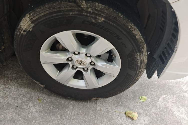Used Toyota Prado 2014 4.0L Automatic TX-L NAVI Right Front Wheel Hub