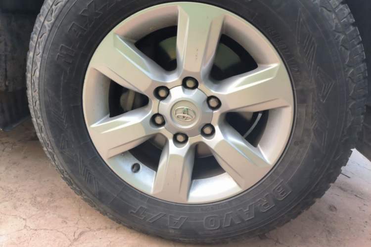 Used Toyota Prado  Right Front Wheel Hub