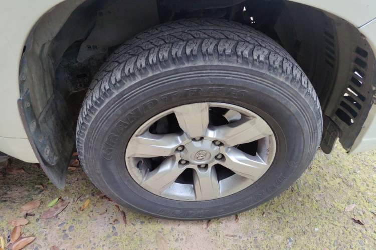 Used Toyota Prado 2014 2.7L Automatic Standard Edition Right Front Wheel Hub