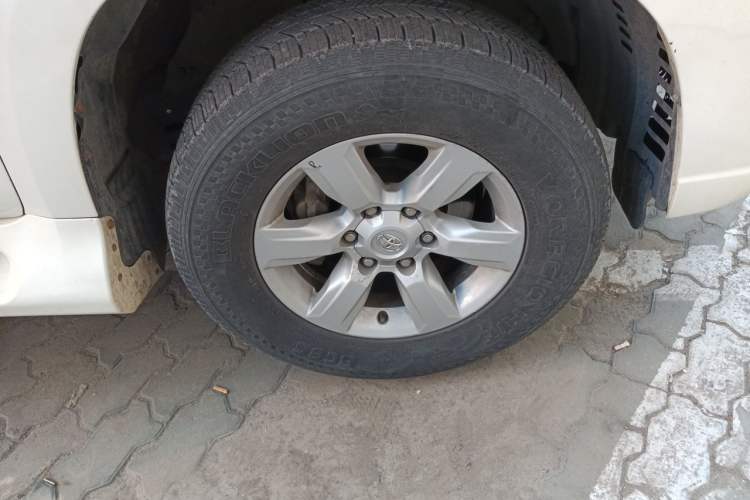 Used Toyota Prado  Right Front Wheel Hub