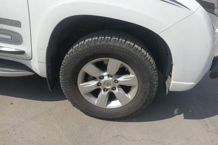 Used Toyota Prado 2014 4.0L Automatic TX-L NAVI Right Front Wheel Hub