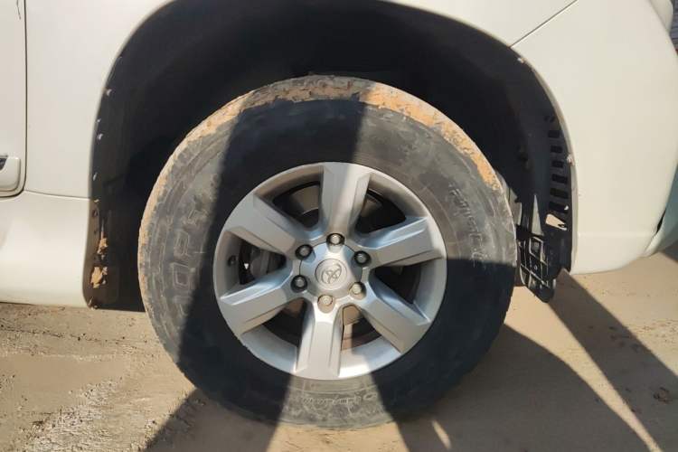 Used Toyota Prado  Right Front Wheel Hub