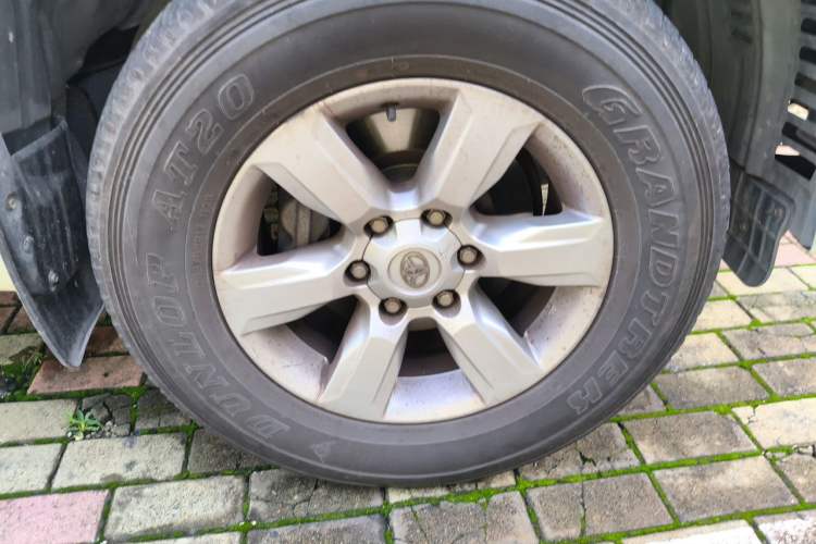 Used Toyota Prado 2014 2.7L Automatic Standard Edition Right Front Wheel Hub
