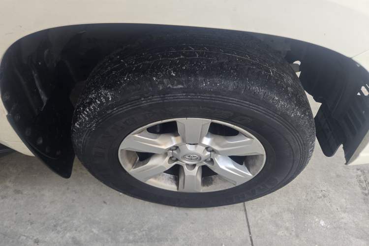 Used Toyota Prado 2014 2.7L Automatic Standard Edition Right Front Wheel Hub